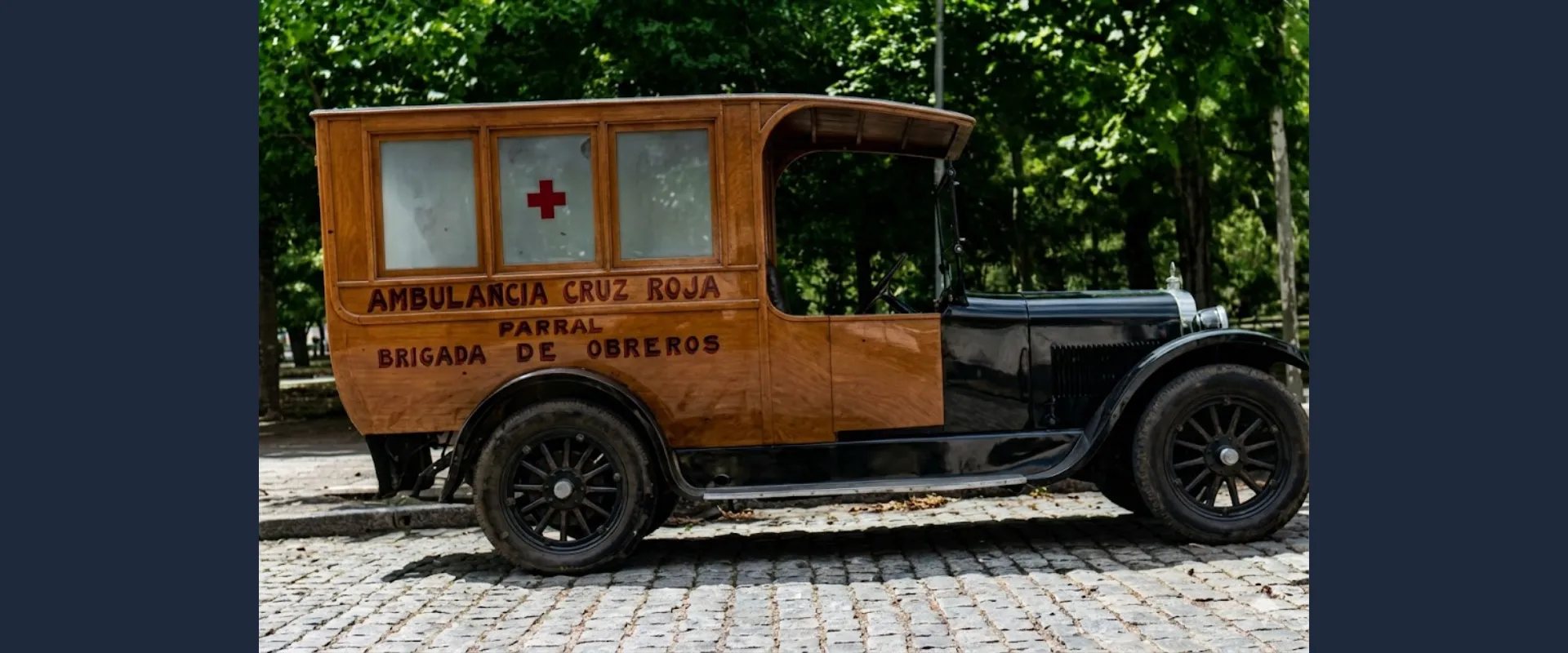 Ambulancia de la Cruz Roja de Parral - Color IA